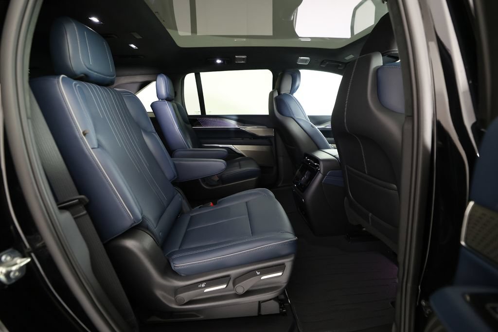 Used 2025 Cadillac Escalade IQ Luxury 2 w/ LPO, Premium Carpet Package AWD/4WD image 11