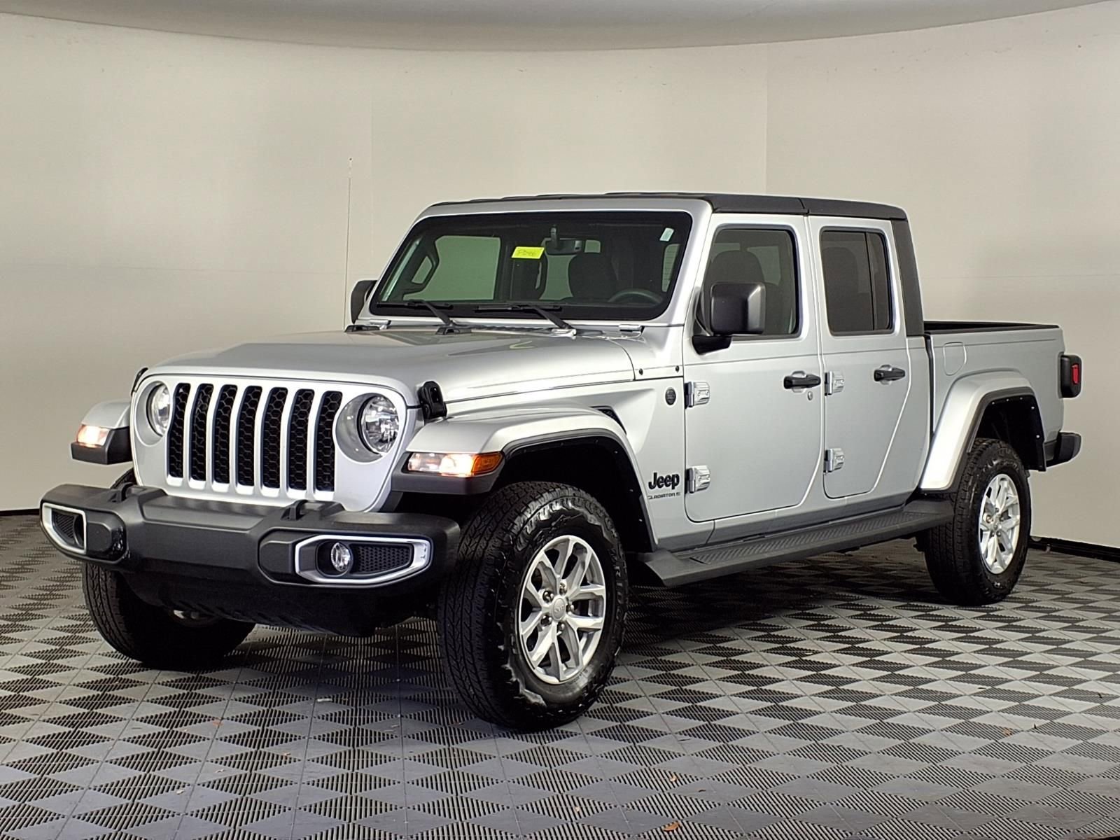 Used 2023 Jeep Gladiator Sport AWD/4WD image 3