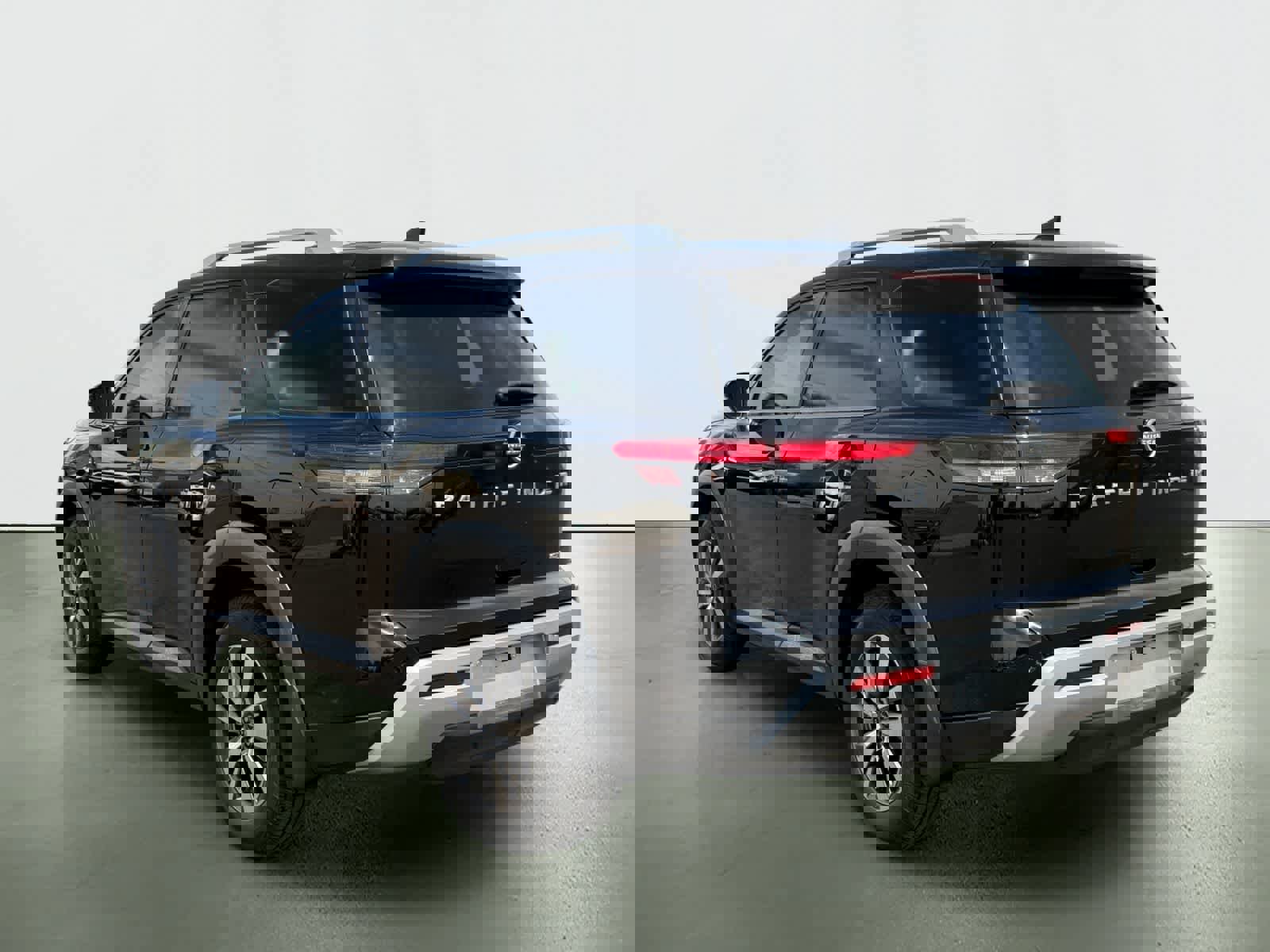 Used 2022 Nissan Pathfinder SL FWD image 4