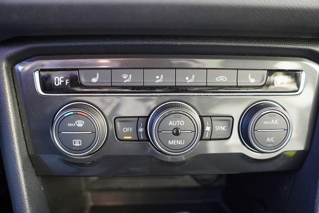 Used 2021 Volkswagen Tiguan SE w/ Panoramic Sunroof Package image 26