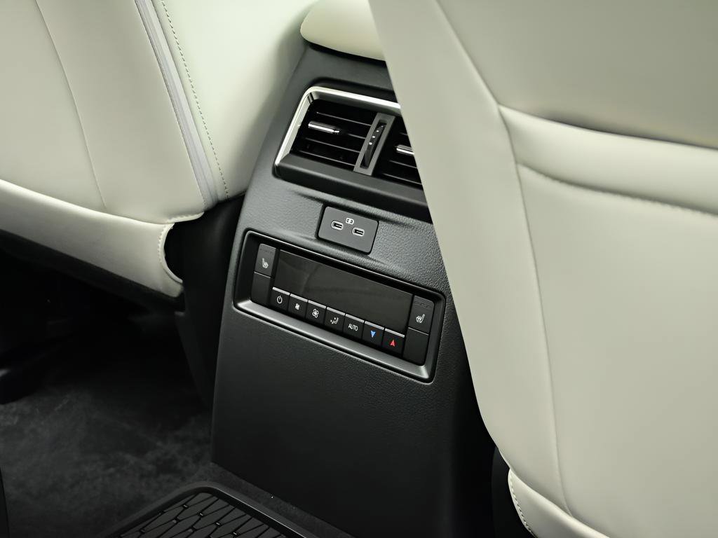 New 2025 MAZDA CX-90 Plug-In Hybrid w/ Premium Plus image 18