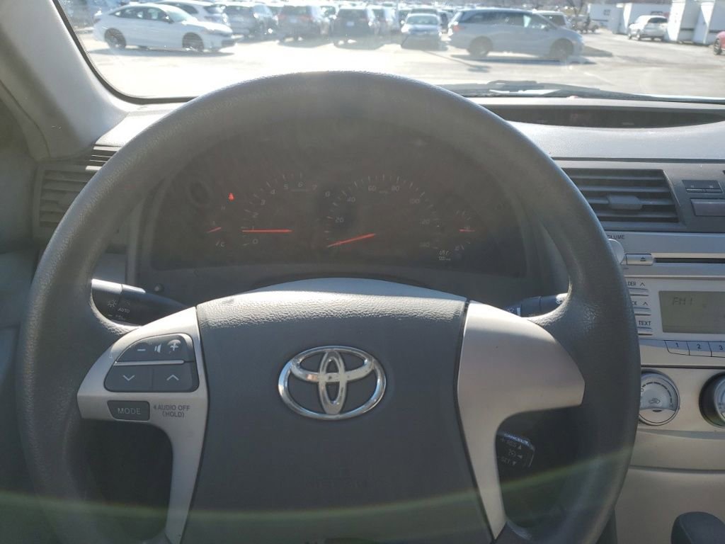 Used 2011 Toyota Camry LE image 12