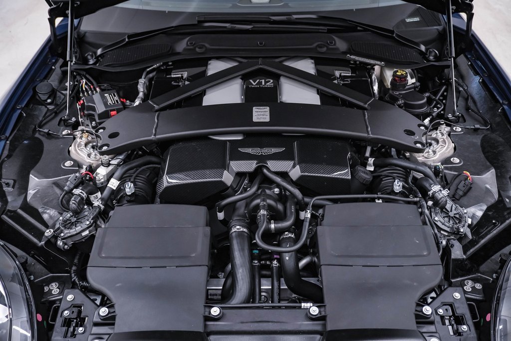 Used 2025 Aston Martin Vanquish image 36