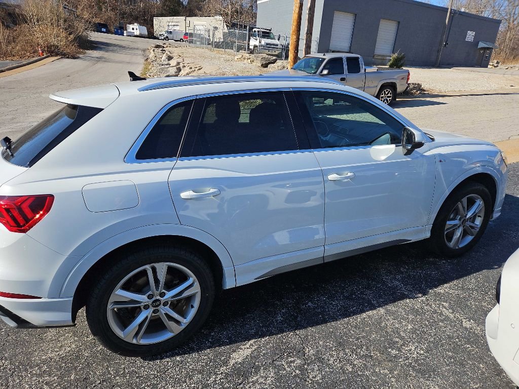 Used 2021 Audi Q3 2.0T Premium w/ Convenience Package image 4