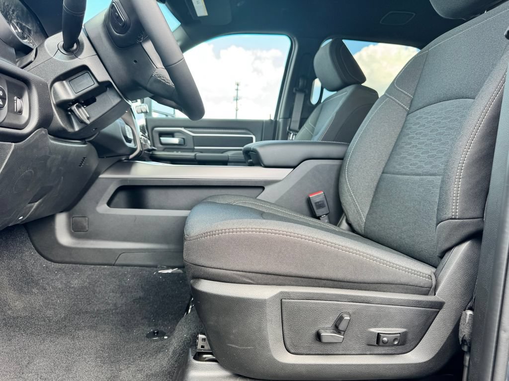 New 2026 RAM 2500 Big Horn AWD/4WD image 15
