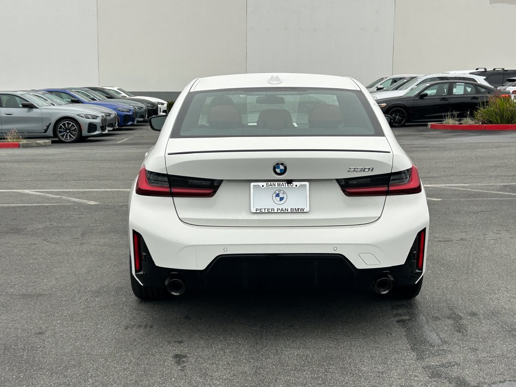 New 2026 BMW 330i Sedan w/ M Sport Package RWD image 4