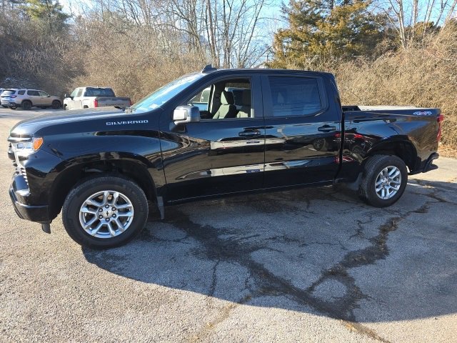 Used 2023 Chevrolet Silverado 1500 RST image 2