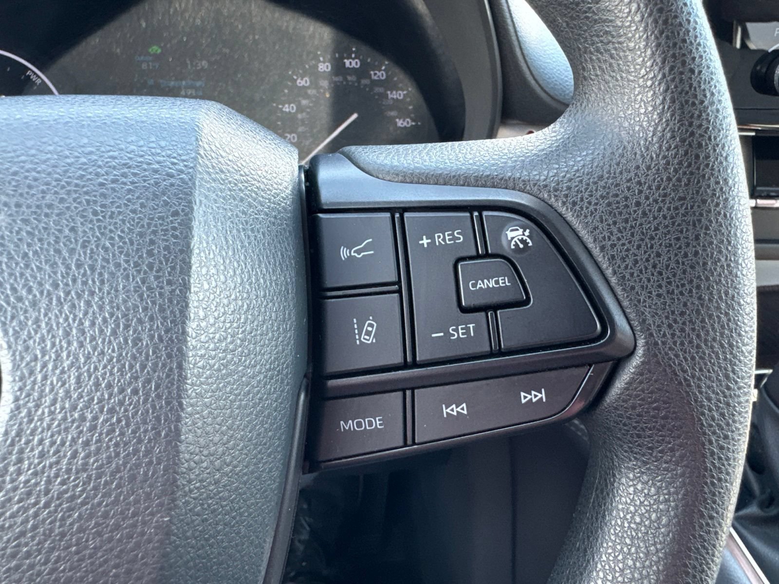 Used 2024 Toyota Sienna LE FWD image 22