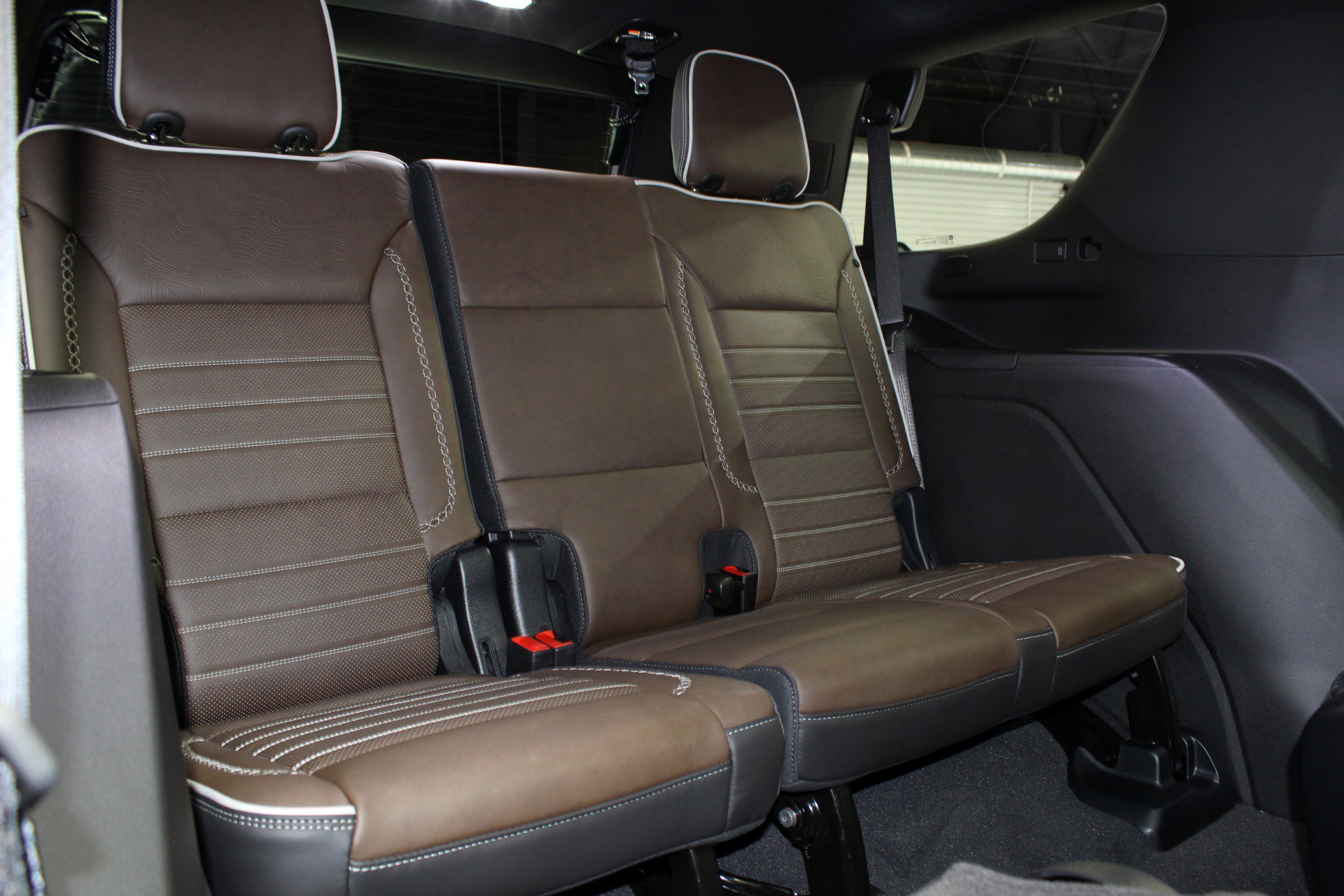 Used 2025 GMC Yukon Denali Ultimate w/ LPO, Floor Liner Package AWD/4WD image 46