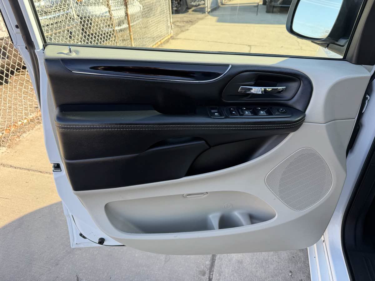 Used 2019 Dodge Grand Caravan SXT FWD image 10
