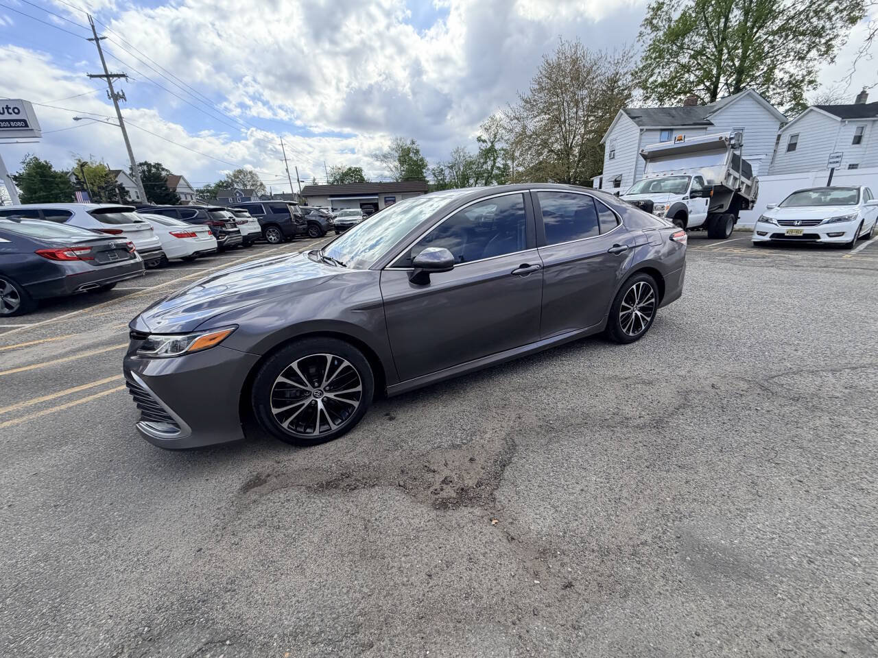 Used 2021 Toyota Camry LE FWD image 30