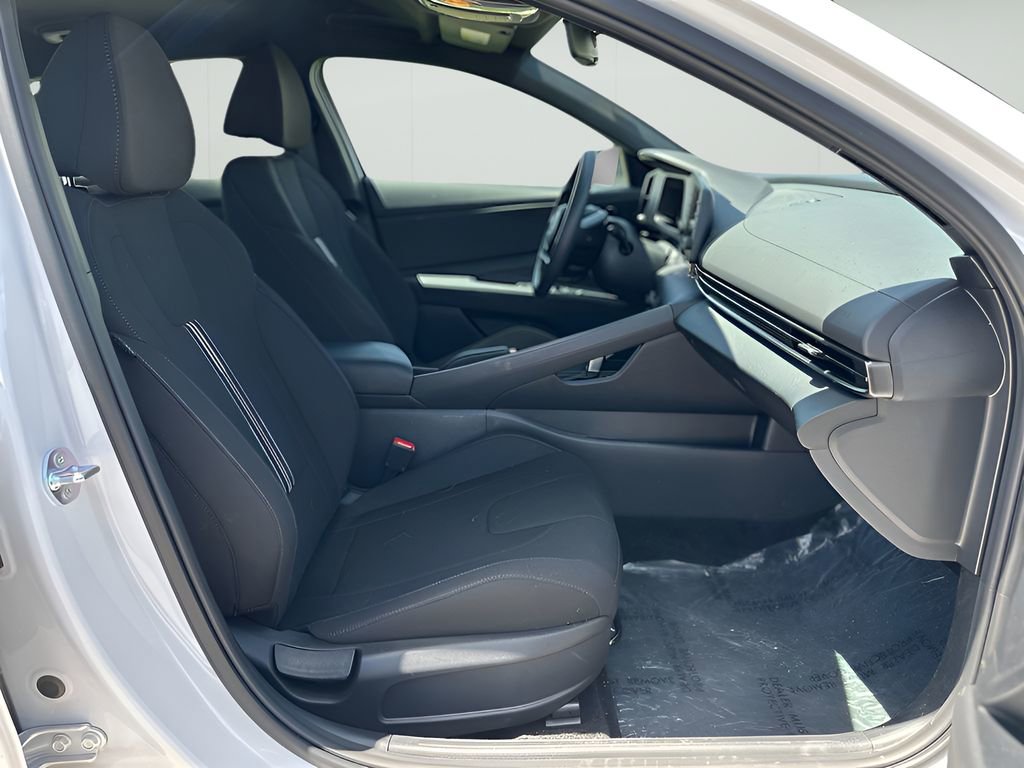 Used 2025 Hyundai Elantra Sport image 20