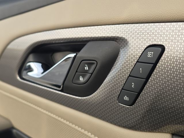 Used 2022 Chevrolet Traverse Premier FWD image 27