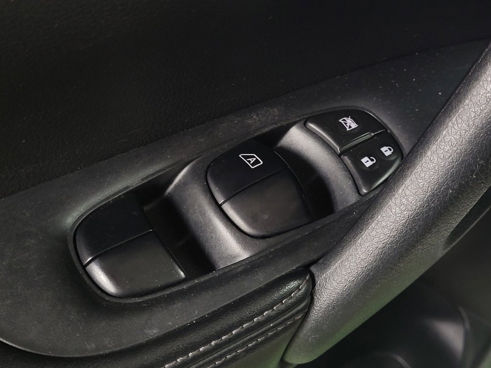 Used 2020 Nissan Rogue SV image 27
