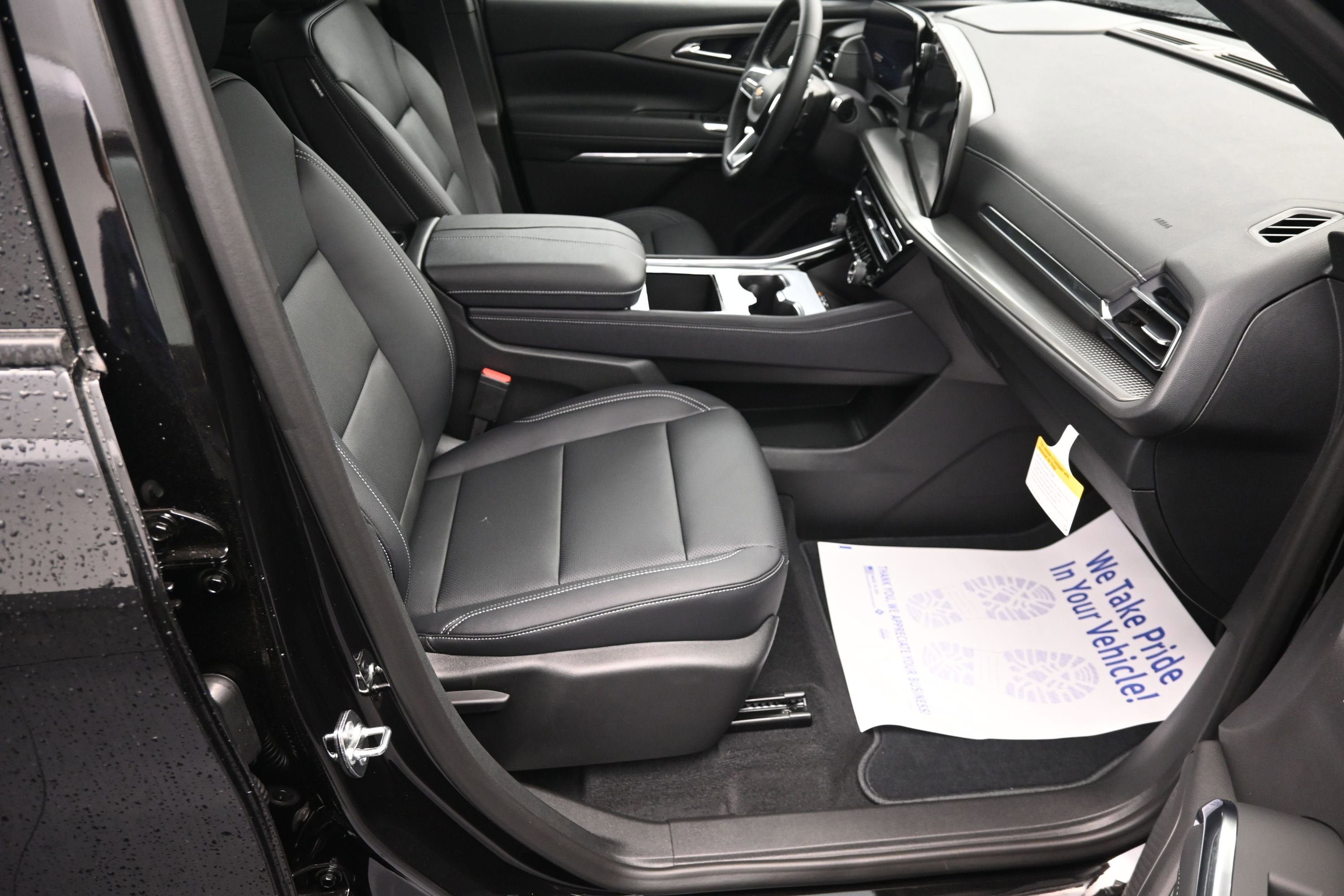 New 2026 Chevrolet Traverse LT w/ Driver Confidence Package AWD/4WD image 28
