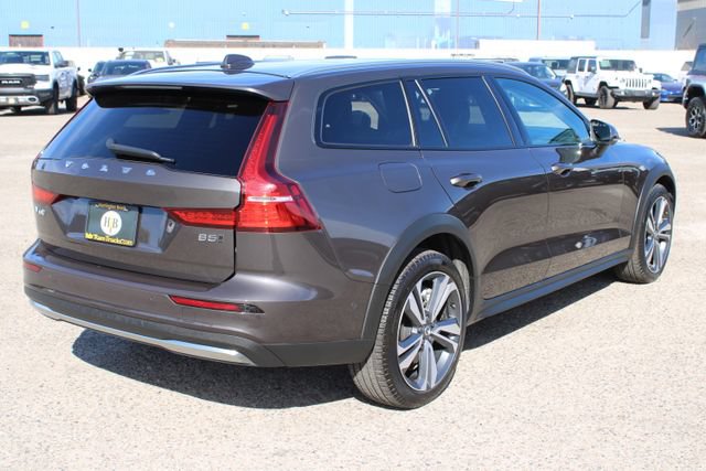 Used 2025 Volvo V60 B5 Cross Country Plus AWD/4WD image 4