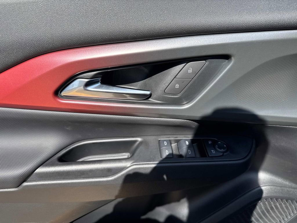 Used 2025 Chevrolet Equinox EV RS image 13