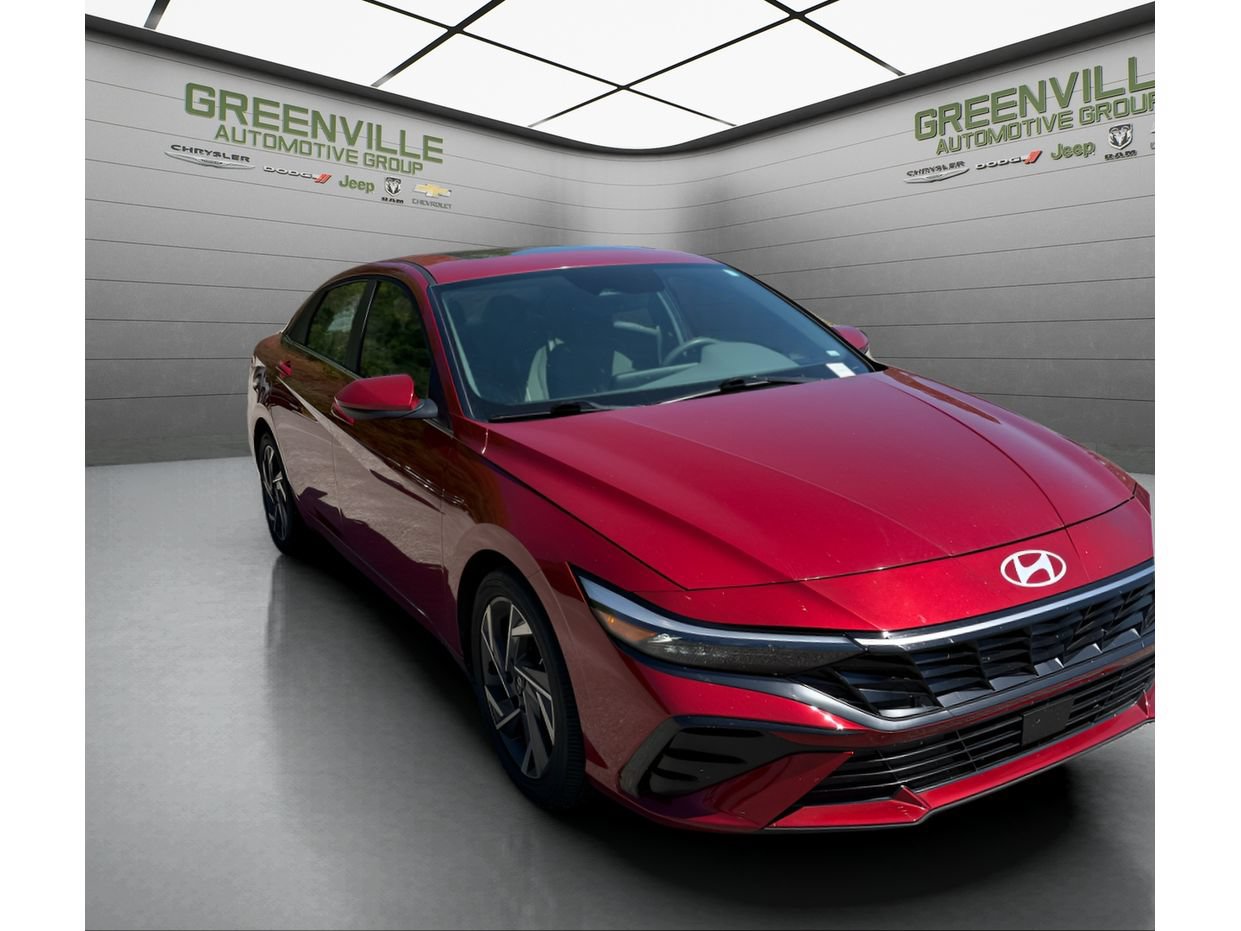 Used 2025 Hyundai Elantra SEL FWD image 3