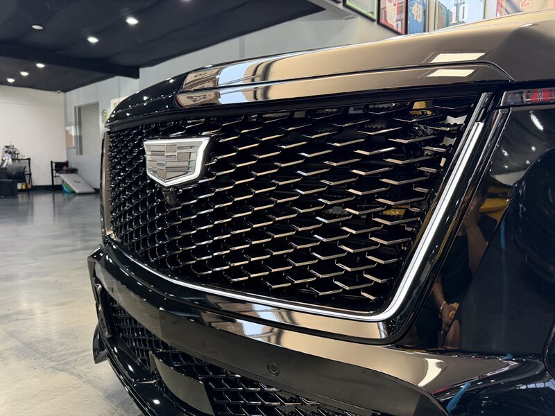Used 2026 Cadillac Escalade V w/ LPO, ONYX Package AWD/4WD image 9