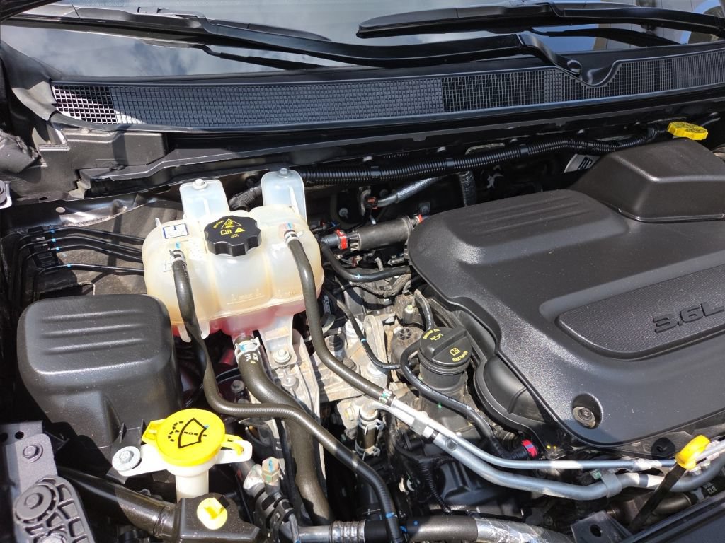 Certified 2023 Chrysler Pacifica Limited w/ Uconnect Theater Family Group AWD/4WD image 32