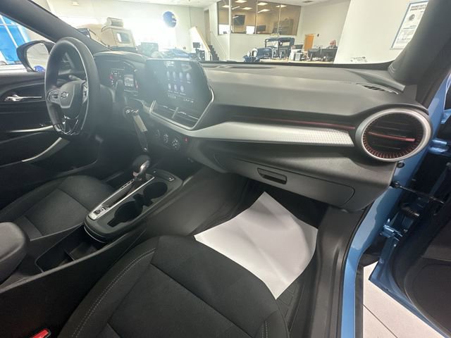 Certified 2025 Chevrolet Trax RS w/ Driver Confidence Package image 30