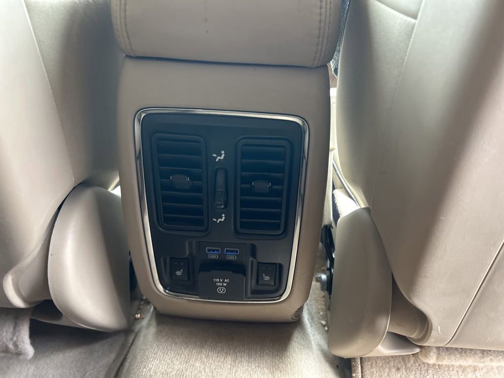 Used 2017 Jeep Grand Cherokee Overland AWD/4WD image 27