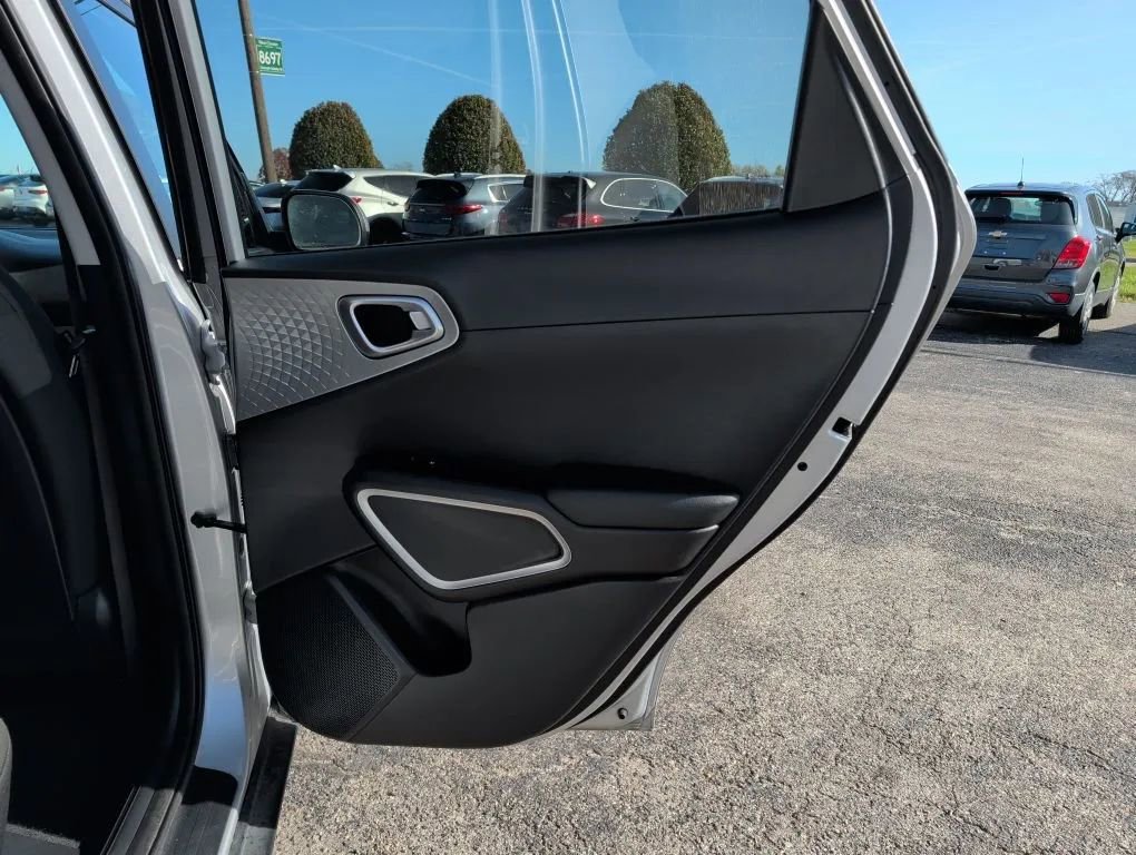 Used 2020 Kia Soul LX image 17