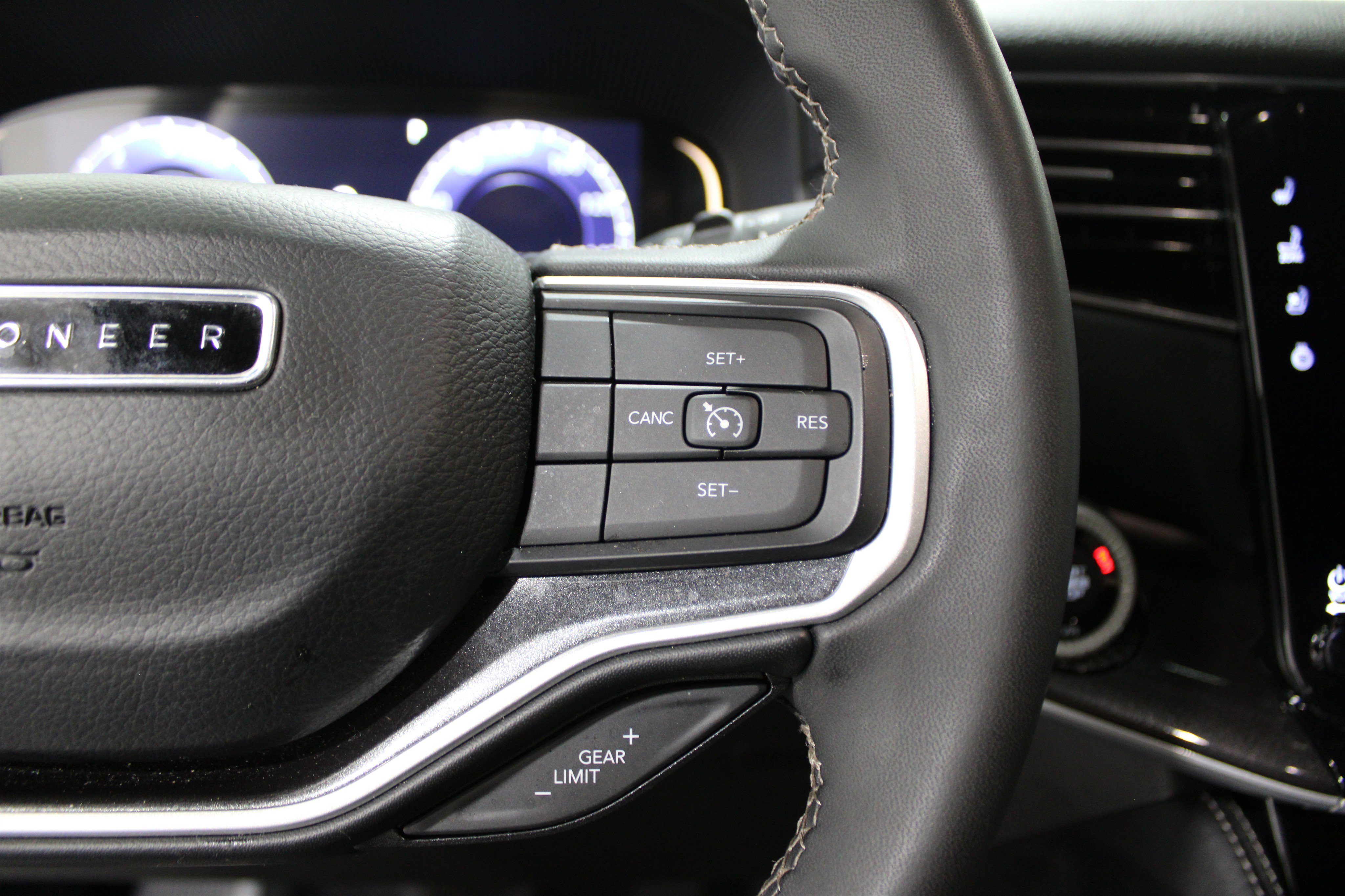 Used 2023 Jeep Wagoneer 4WD w/ Premium Group I image 13