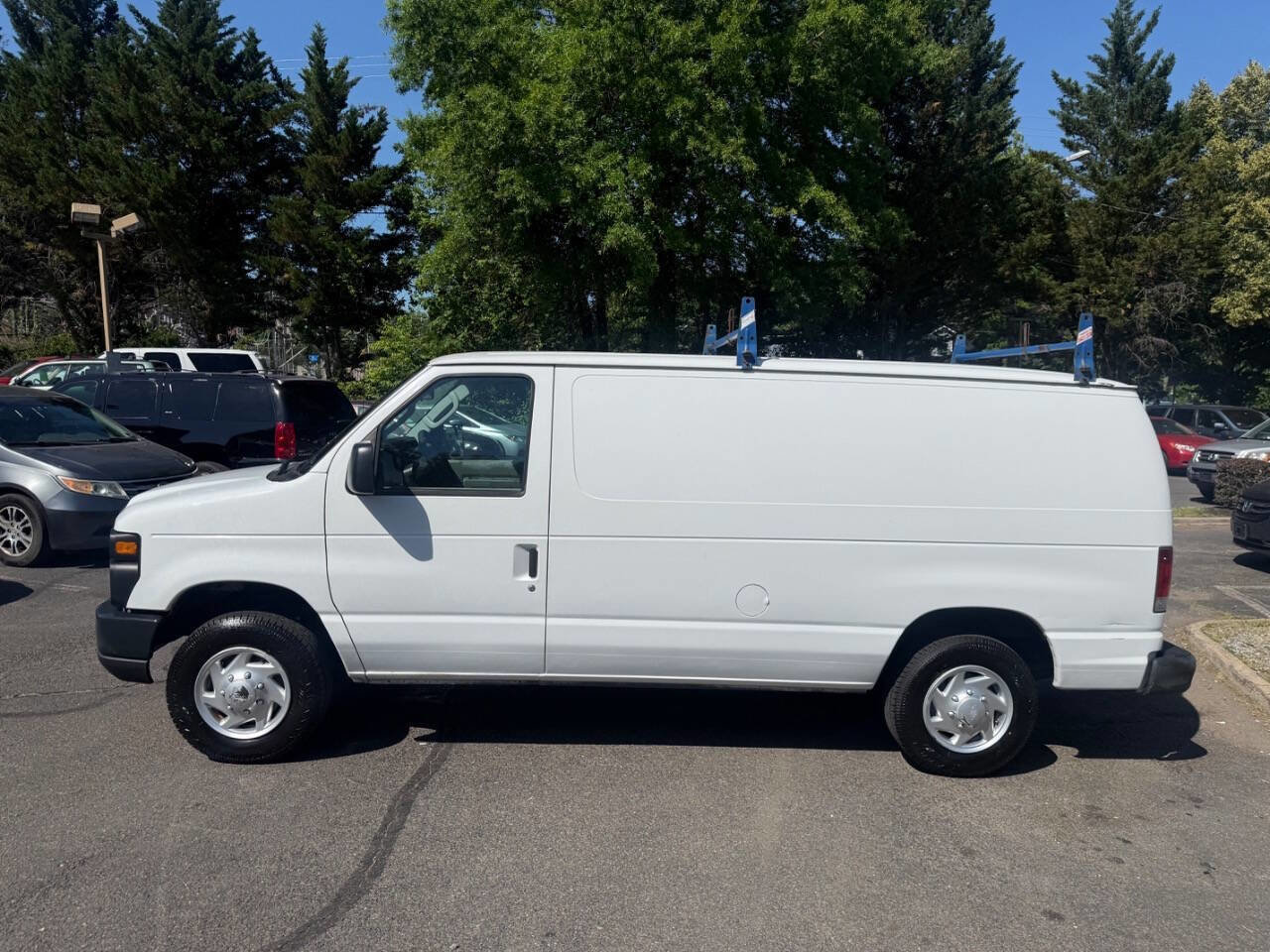 Used 2011 Ford E-150 and Econoline 150 w/ Commercial Cargo Van Pkg RWD image 5