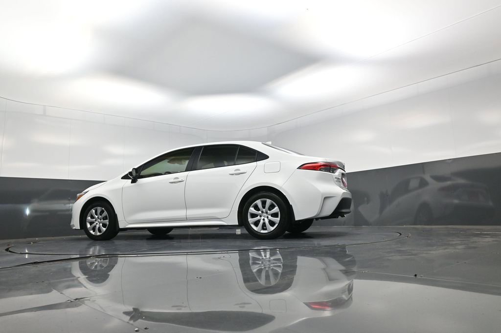 Used 2025 Toyota Corolla LE image 18