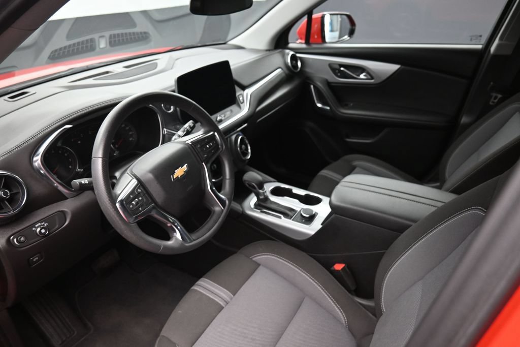 Used 2025 Chevrolet Blazer LT FWD image 20
