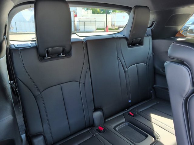 Certified 2025 INFINITI QX60 Luxe w/ Black Edition FWD image 14