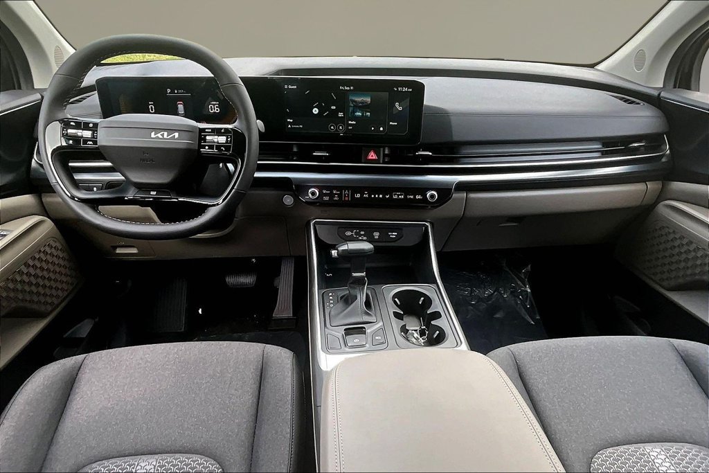 New 2027 Kia Carnival LX FWD image 5