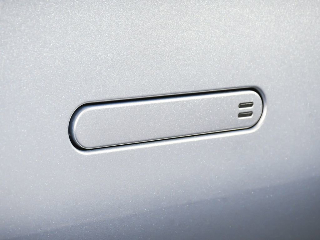 Used 2021 Aston Martin DBX image 16