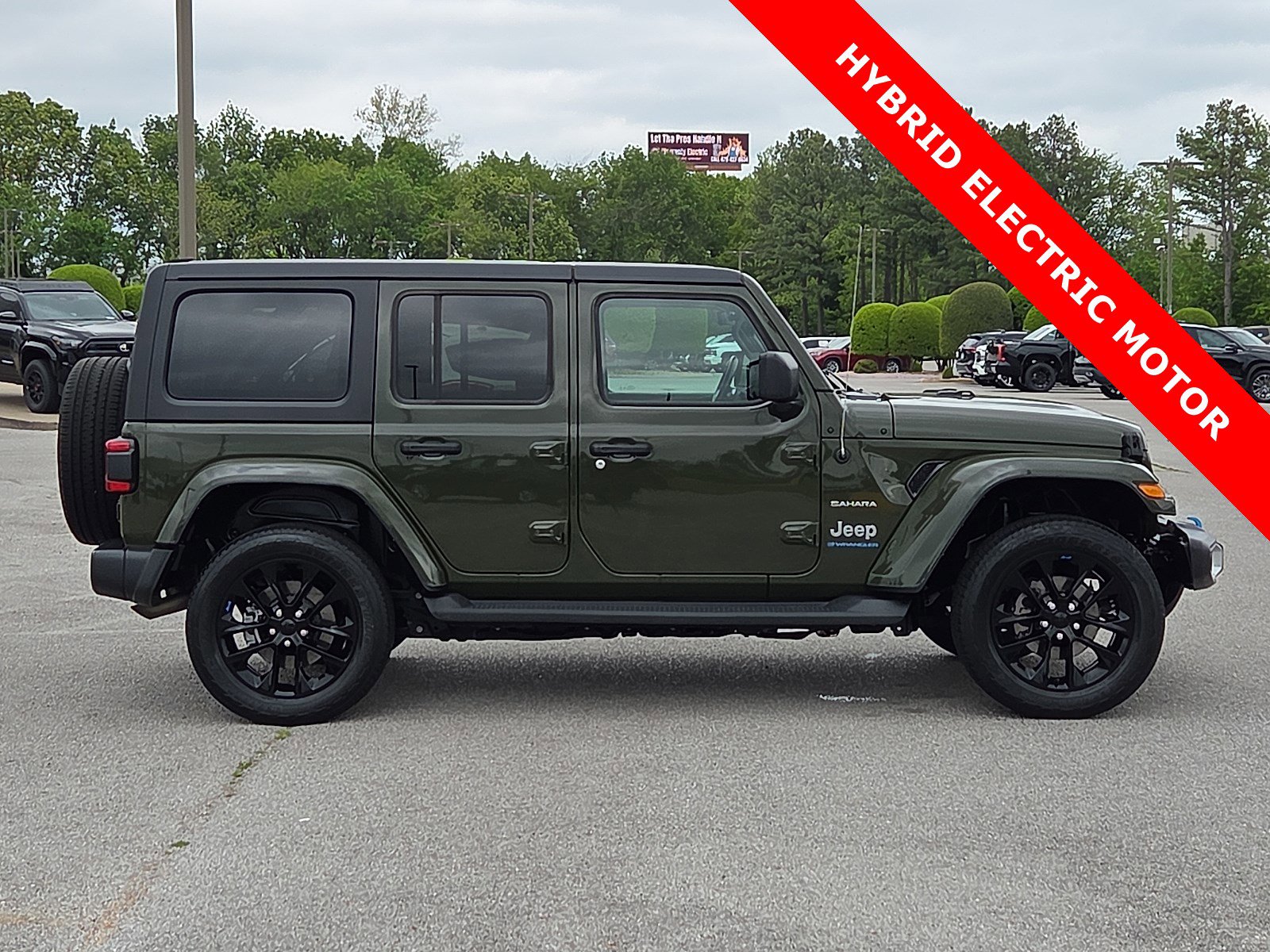 Used 2023 Jeep Wrangler Unlimited Sahara w/ Cold Weather Group AWD/4WD image 6
