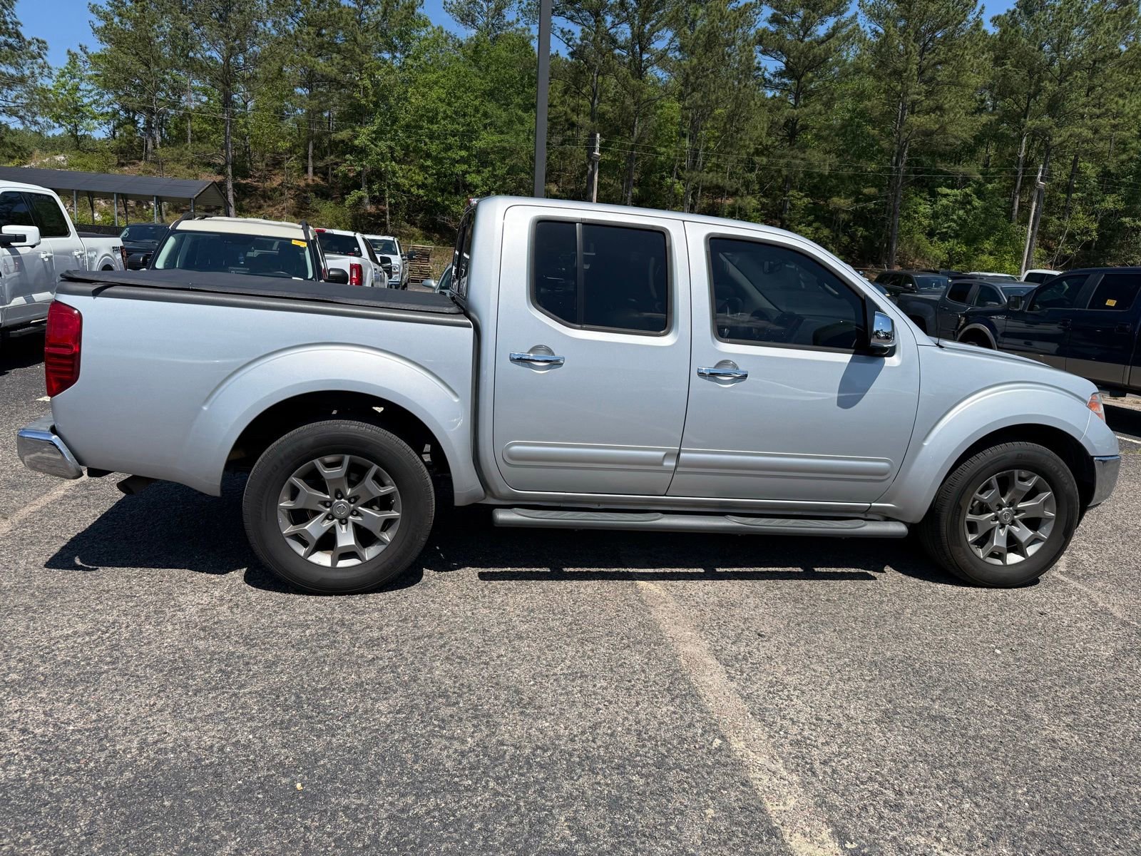 Used 2013 Nissan Frontier SV w/ SV Value Truck Pkg RWD image 8
