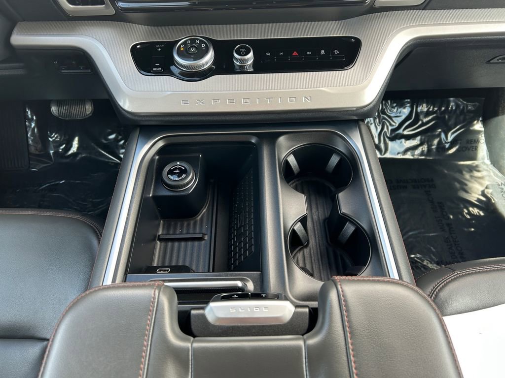 Used 2025 Ford Expedition Max Active AWD/4WD image 13