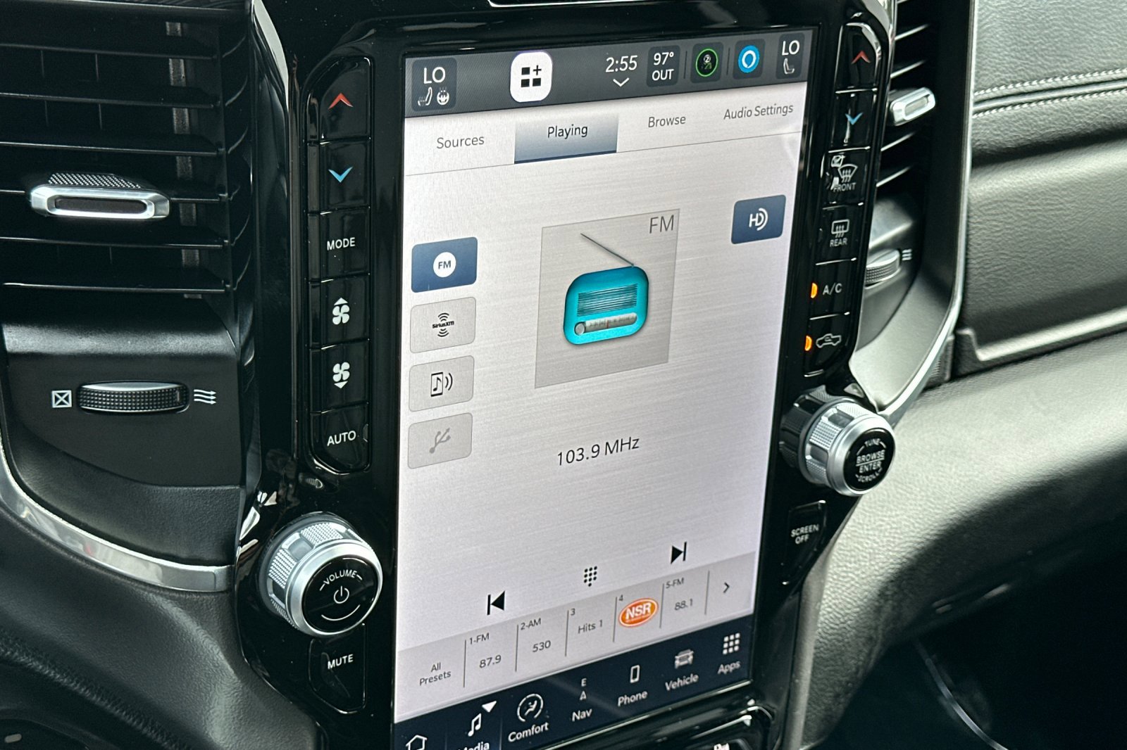 Used 2023 RAM 1500 Laramie image 25