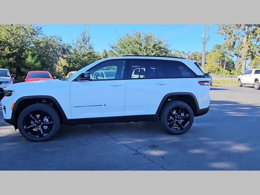 New 2025 Jeep Grand Cherokee Altitude RWD image 27