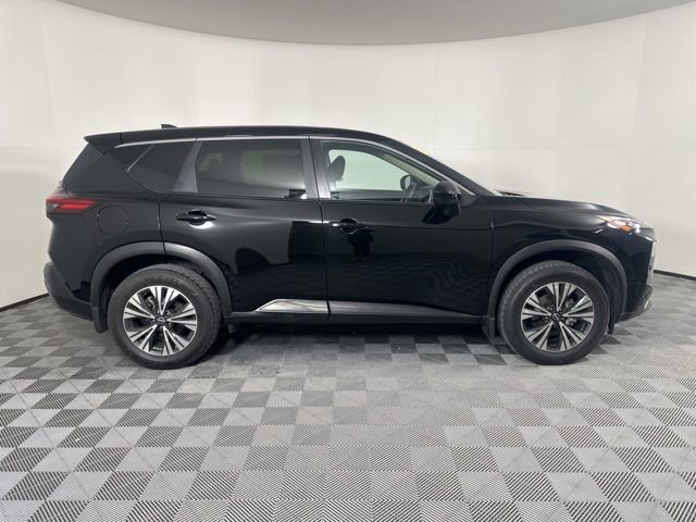 Used 2023 Nissan Rogue SV image 2
