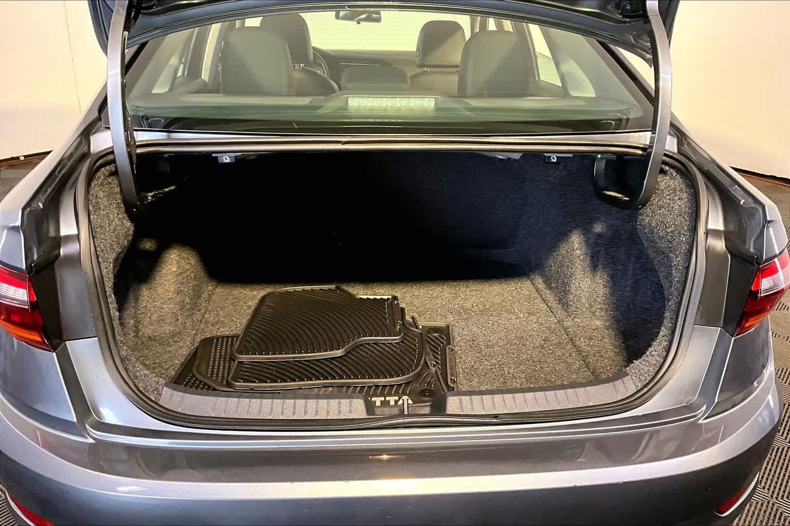 Used 2019 Volkswagen Jetta SE FWD image 35