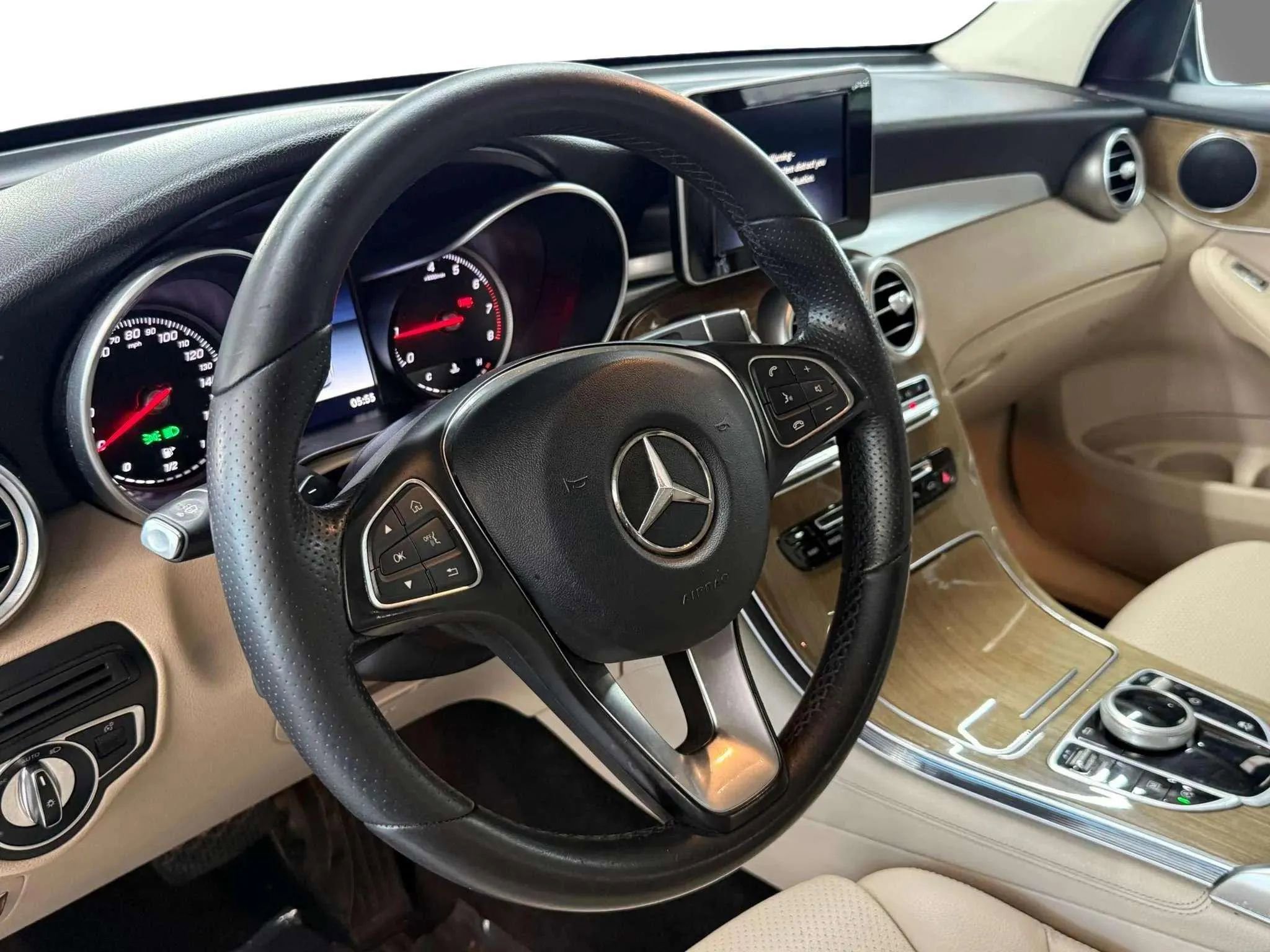 Used 2018 Mercedes-Benz GLC 300 w/ Premium Package image 18