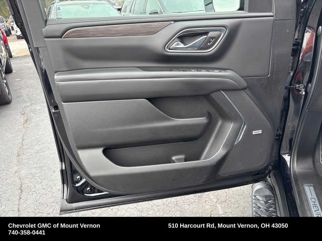 Used 2023 Chevrolet Suburban Z71 w/ Luxury Package image 13