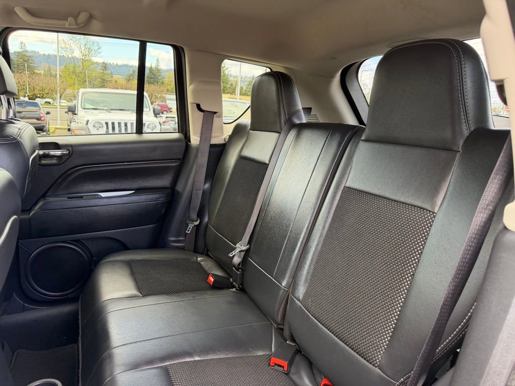 Used 2016 Jeep Compass Latitude image 29