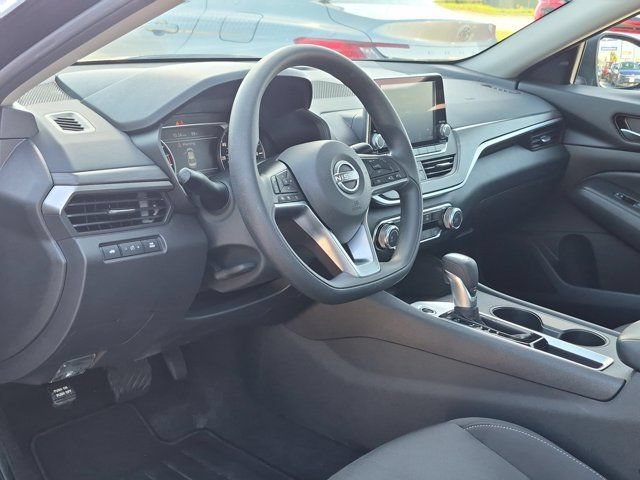Used 2025 Nissan Altima 2.5 SV FWD image 15