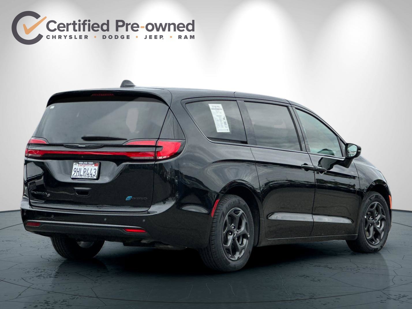 Used 2023 Chrysler Pacifica Touring-L w/ S Appearance Package FWD image 4