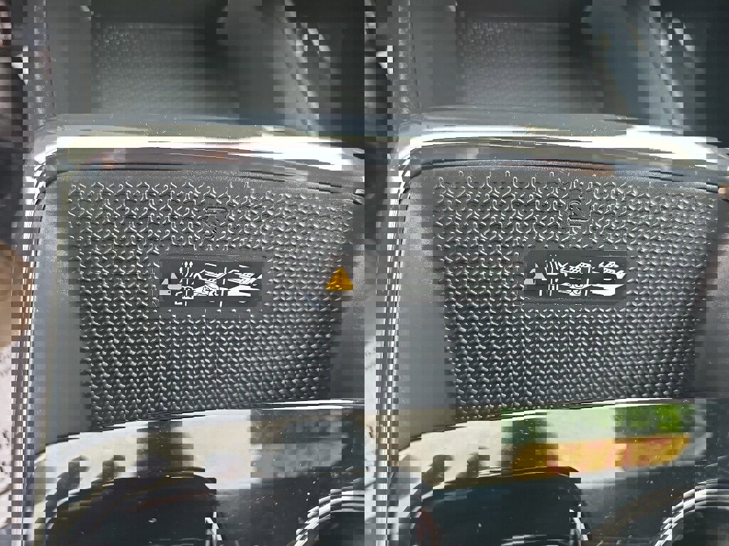 Used 2025 Chevrolet Equinox RS image 18