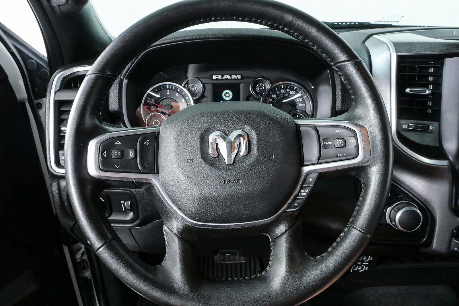 Used 2024 RAM 2500 Big Horn AWD/4WD image 9