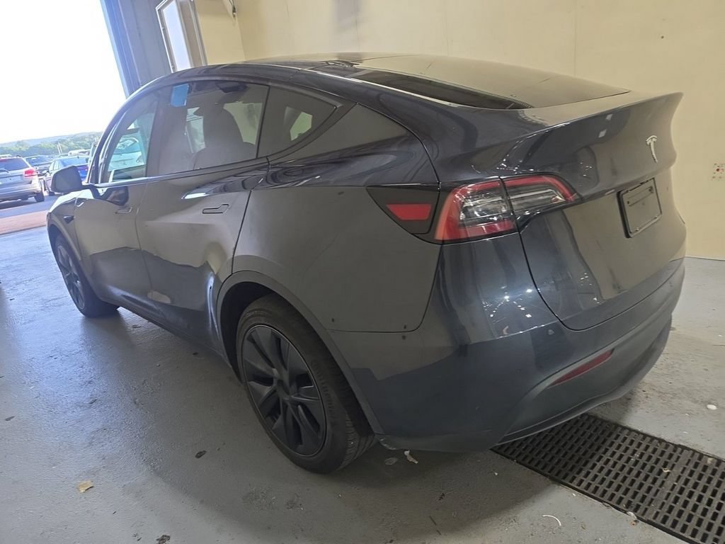 Used 2024 Tesla Model Y Long Range RWD image 4