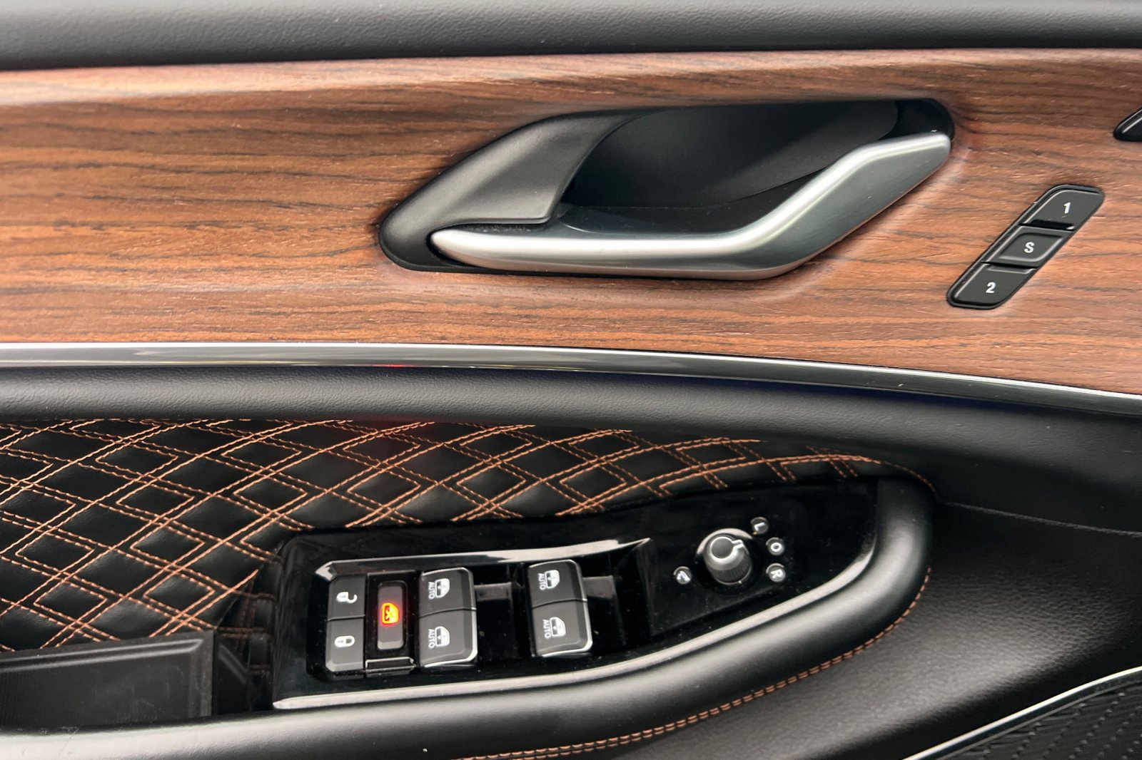 Used 2024 Jeep Grand Cherokee L Summit image 12